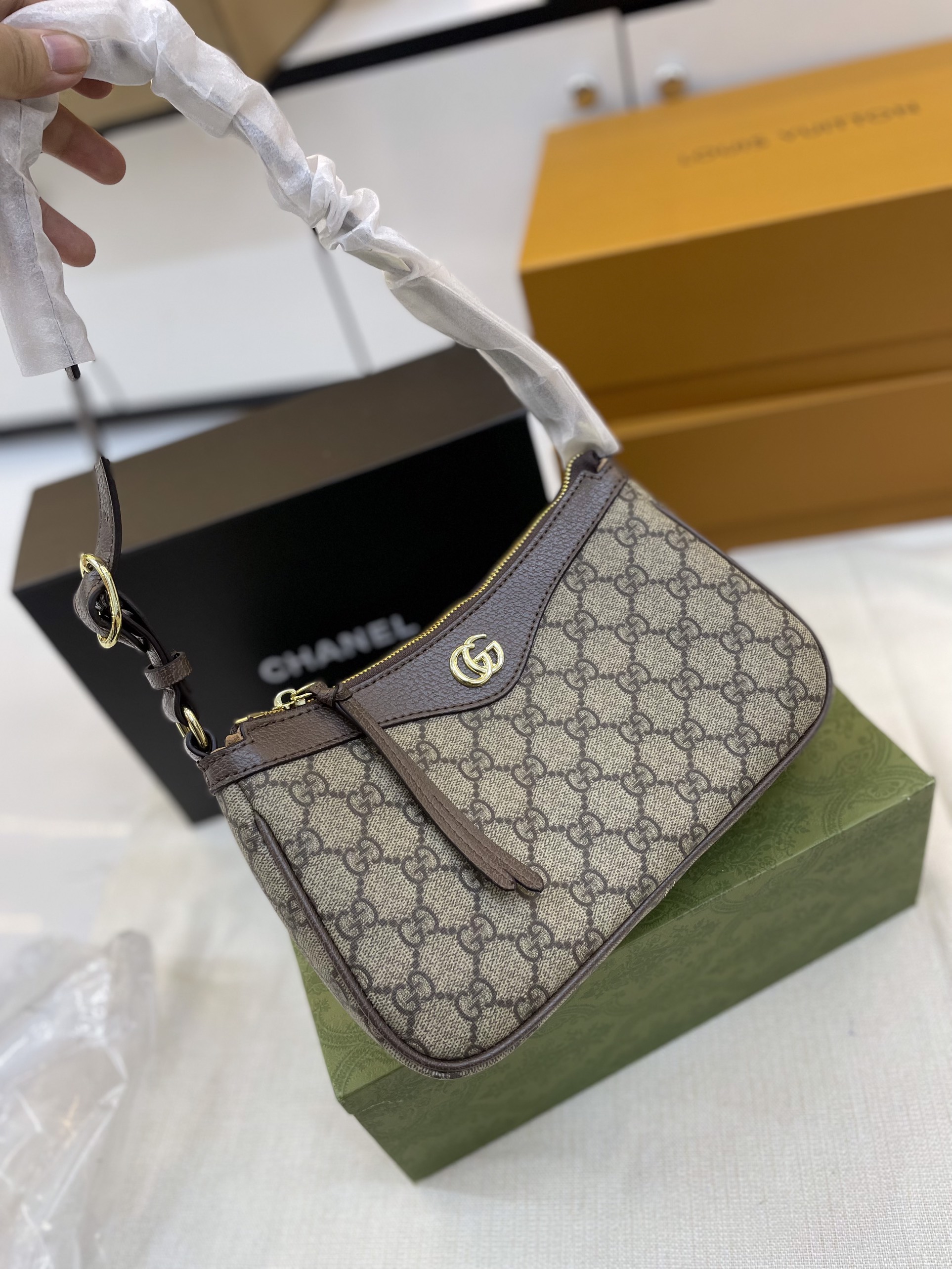 Túi Xách Gucci Ophidia GG Super Canvas Shoulder In Brow Gold Lock Size 24cm